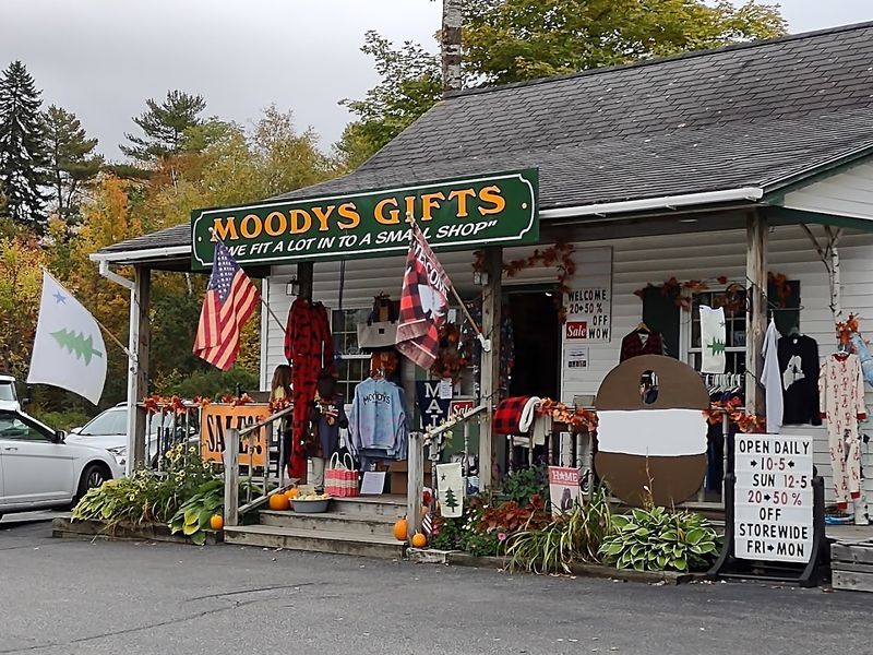 A Roadside Stop With A Gift Shop And More