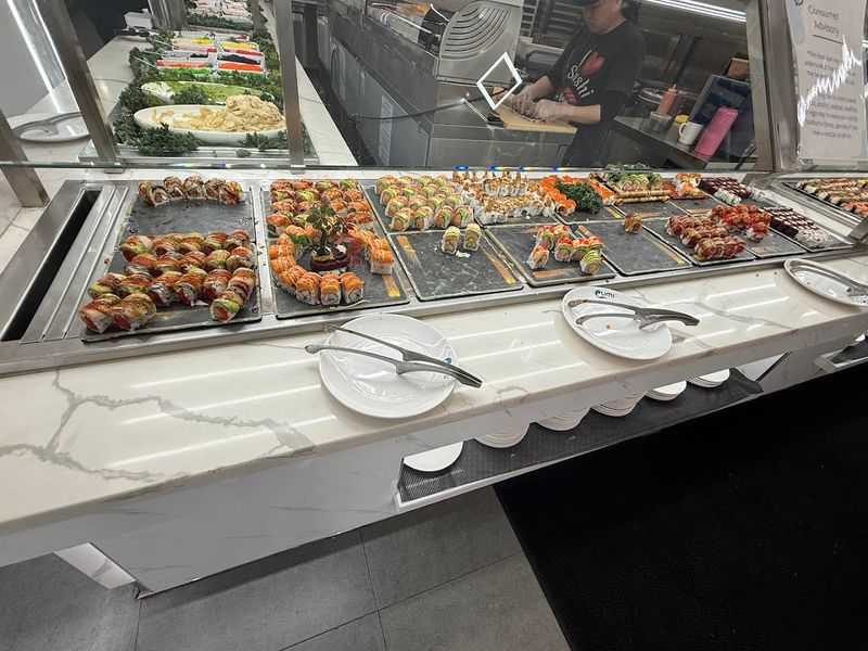 Service That Keeps The Meal Moving Without Getting In The Way