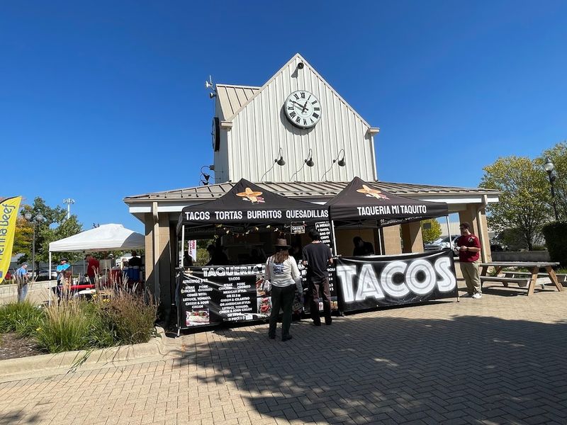 Food Stalls And Rest Areas That Keep People There For Hours