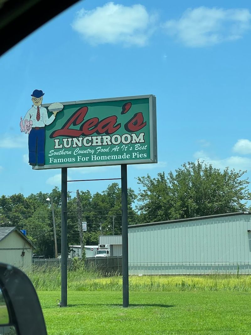 The Perfect Midpoint Stop On A Louisiana Road Trip