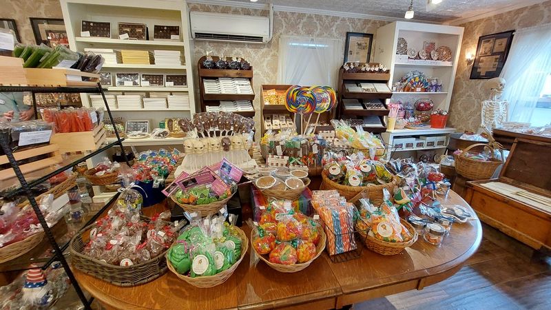 Planning Your Visit To This Historic Salem Sweet Shop