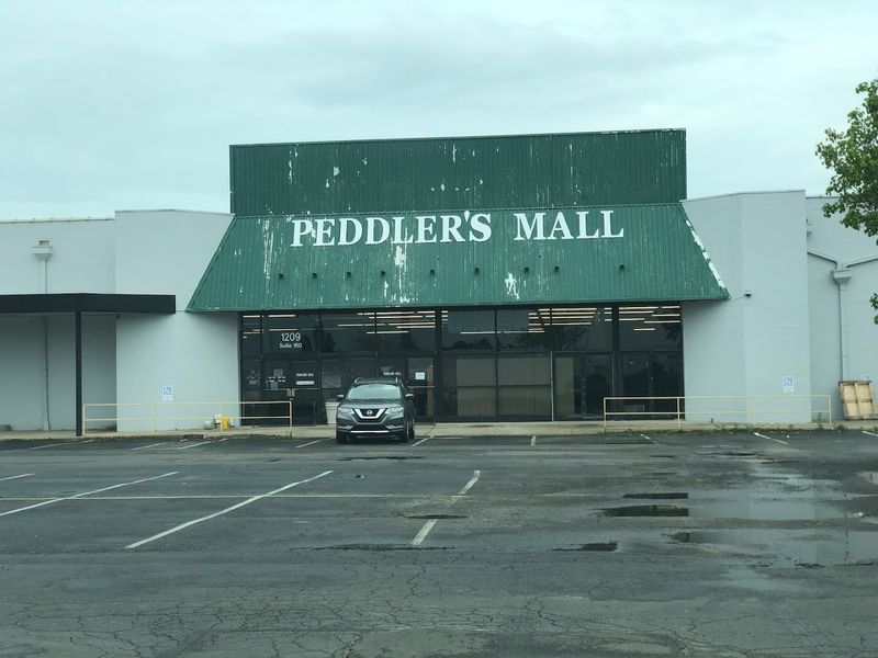 East Lexington Peddlers Mall