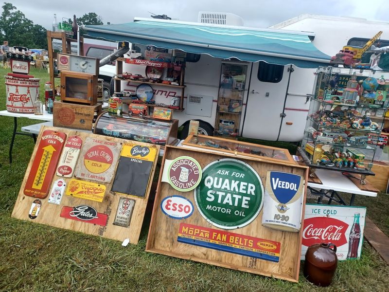 Sparks Antiques And Collectibles Flea Market, Highland