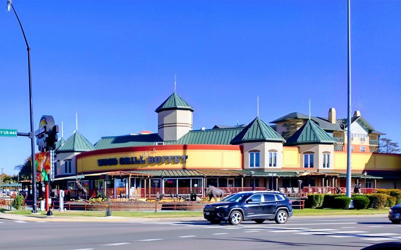 Wood Grill Buffet Keeps Pigeon Forge Fed From Morning To Night