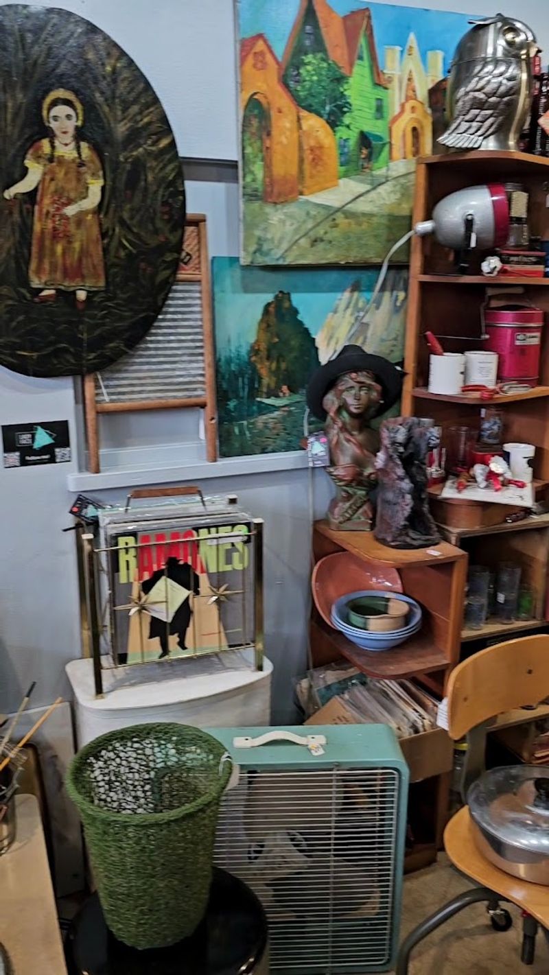 Timeline Antiques And Collectibles Mall, Shreveport