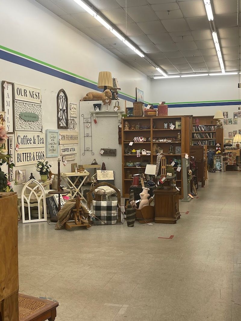 Treasure Hunt Antique Mall, Powder Springs