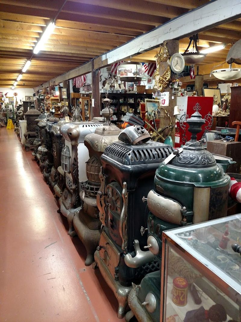 Whoopee Bowl Antique Mall, Canutillo