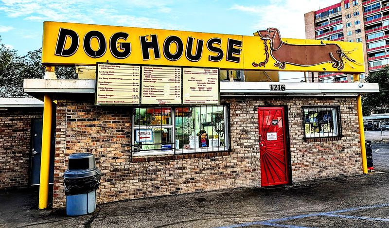 A Photo Friendly Stop With Retro Grit