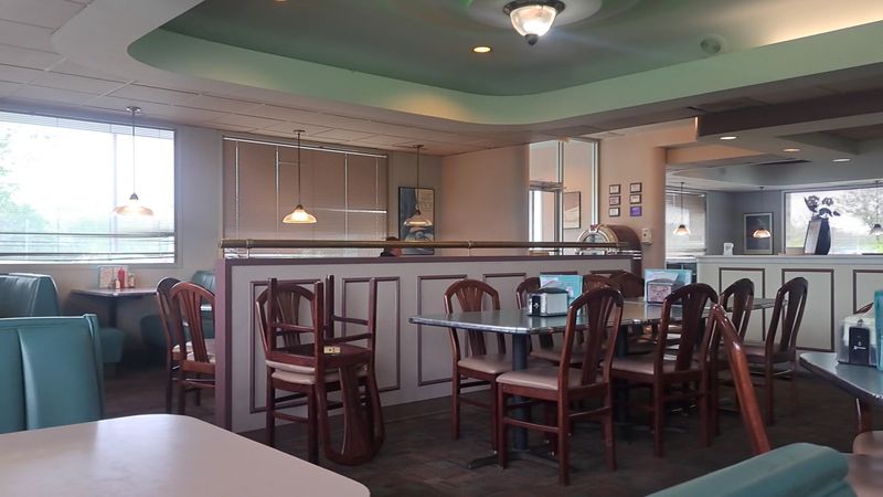 Find It Right On Roe Ave In Overland Park