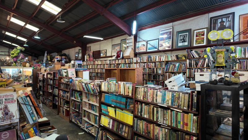 250,000 Books Await You
