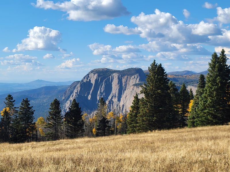 Brazos Cliffs, Tierra Amarilla