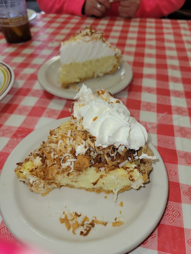 The Homemade Pies And Desserts That Vanish Fast