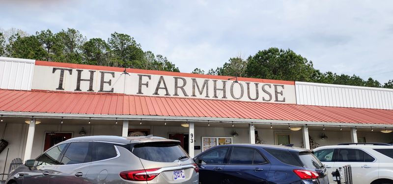 Farmhouse Country Cafeteria Keeps Classic Comfort Food Alive In Lexington