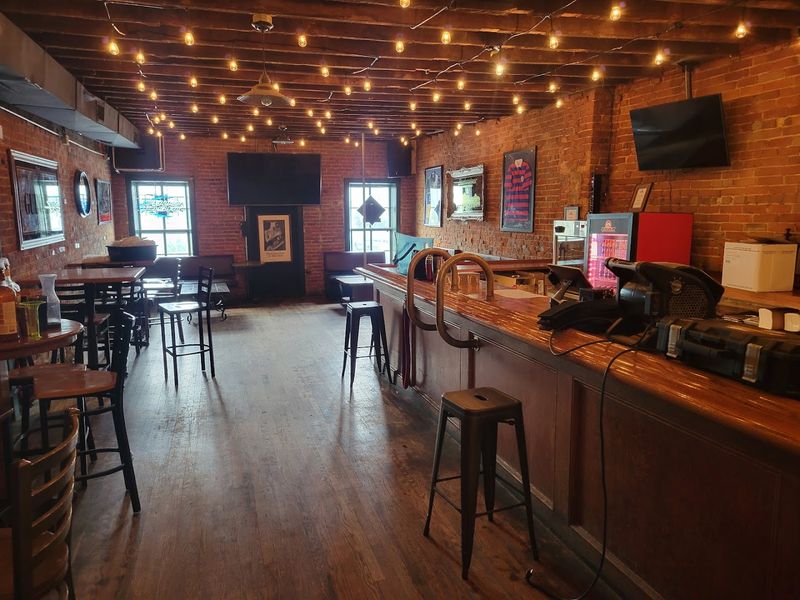 Johnny's Tavern, Lawrence