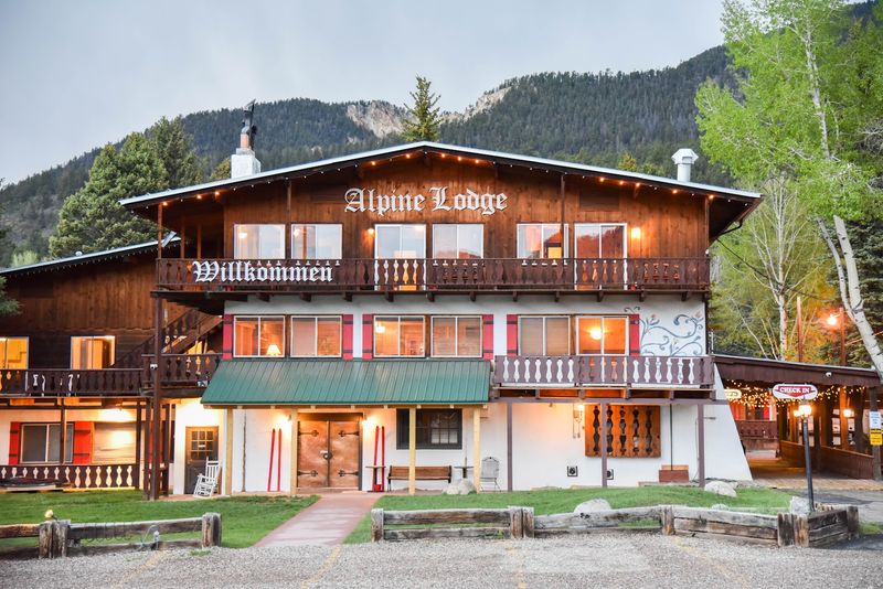 A Cozy Alpine Downtown