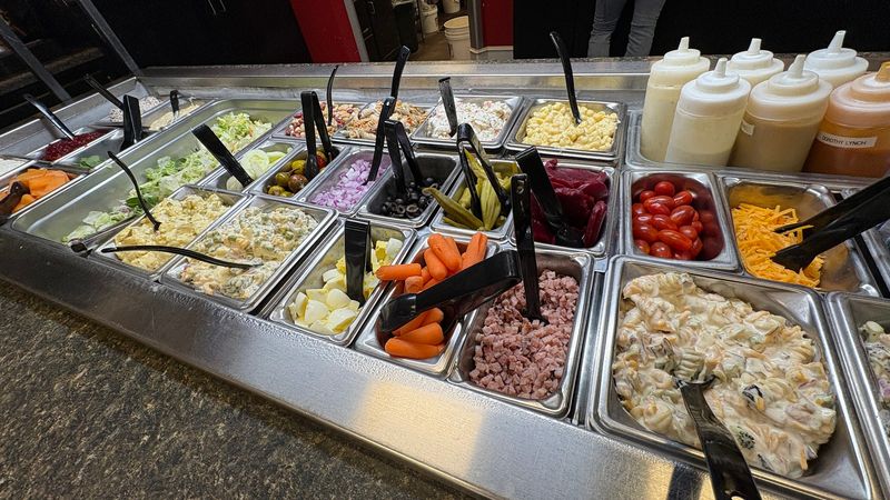 A Salad Bar That Genuinely Surprises People