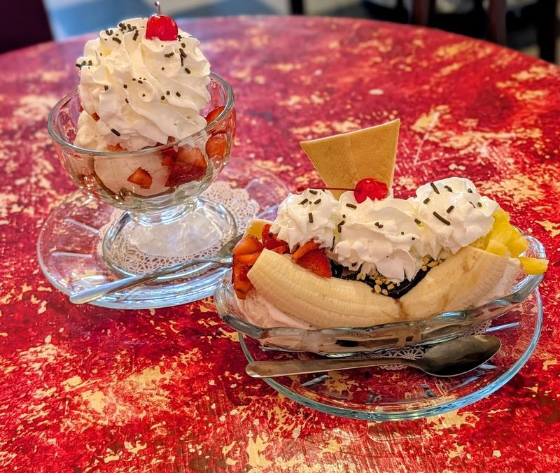 Experience Classic Sundaes And Shakes