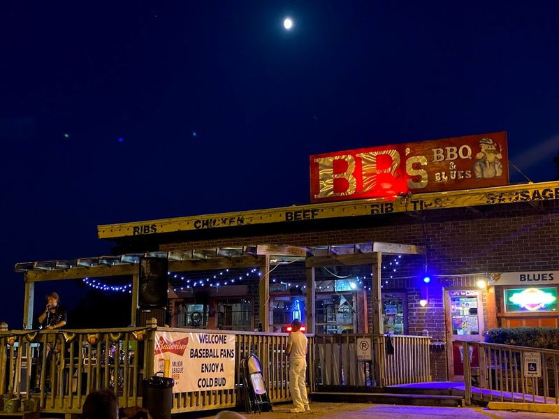 B.B.'s Lawnside BBQ