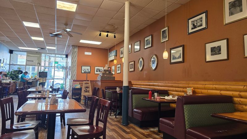 Charlie's Main Street Cafe