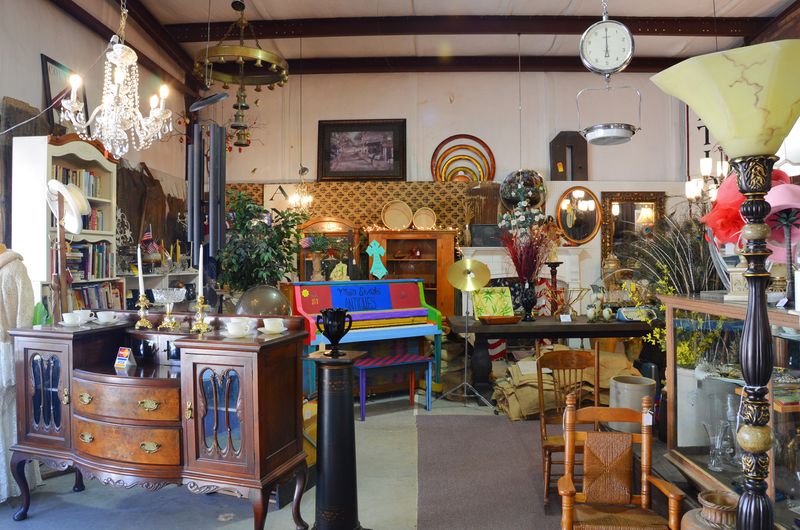Antique Mall Of Manchester