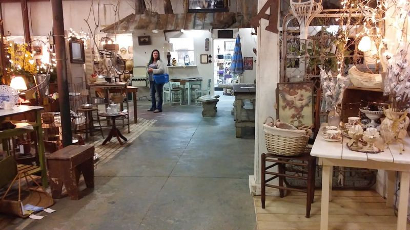 4 Sisters Antiques & Etc., Denham Springs