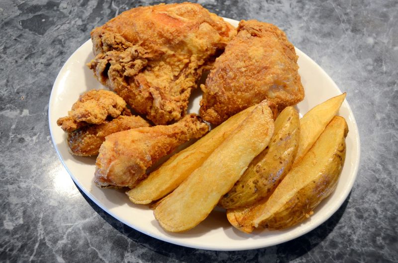 The Broasted Chicken That Keeps the Tables Full