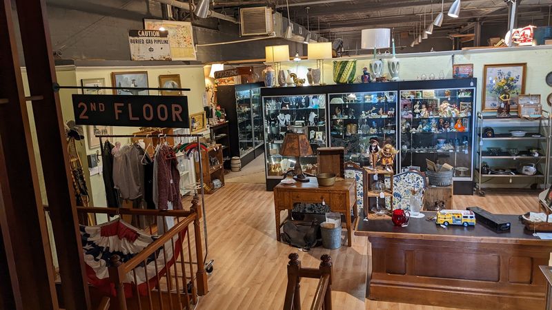 Over 70 Dealers Under One Roof