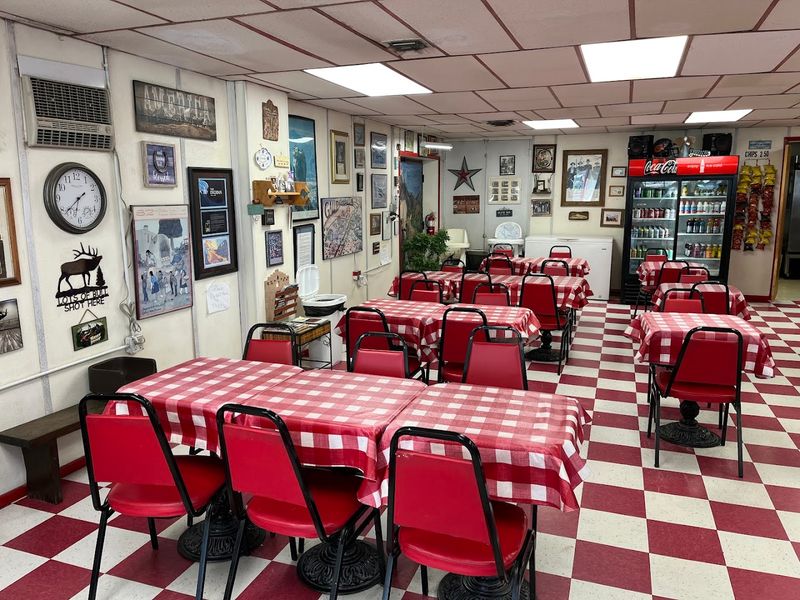 Inside the Warm And Retro Dining Space