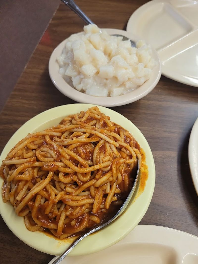 The Spaghetti Side Dish That Makes Absolutely No Sense And Yet Works Perfectly