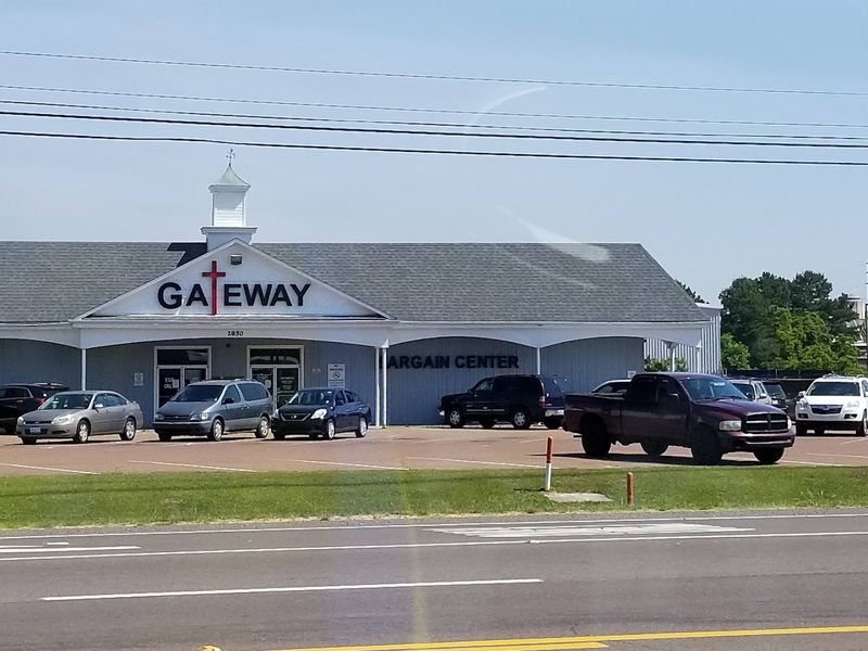 Gateway Bargain Center, Pearl