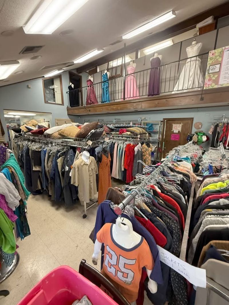 Hand Up Thrift, Lafayette