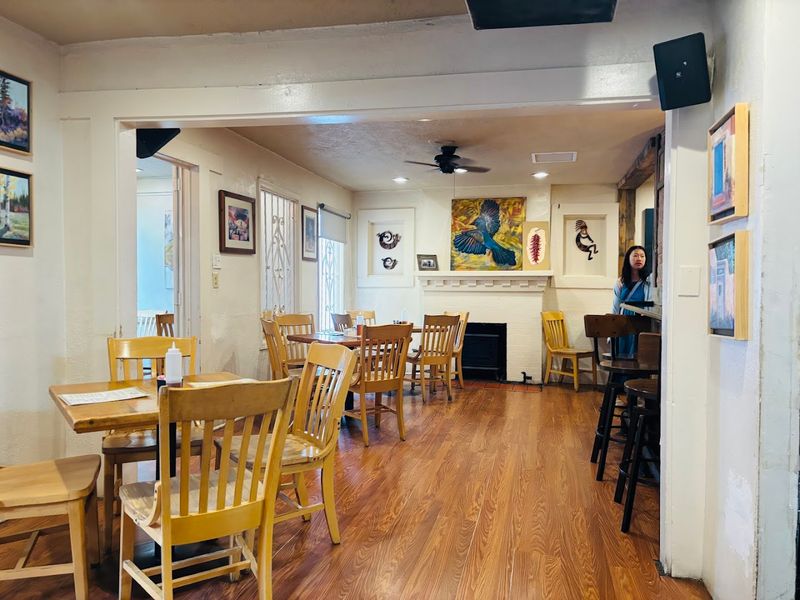Unfussy Tables And Local Warmth