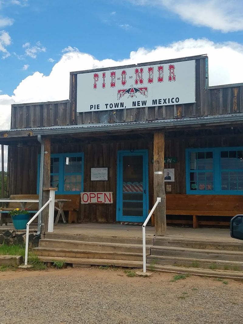 Rustic Cafes Known For Fresh-Baked Slices