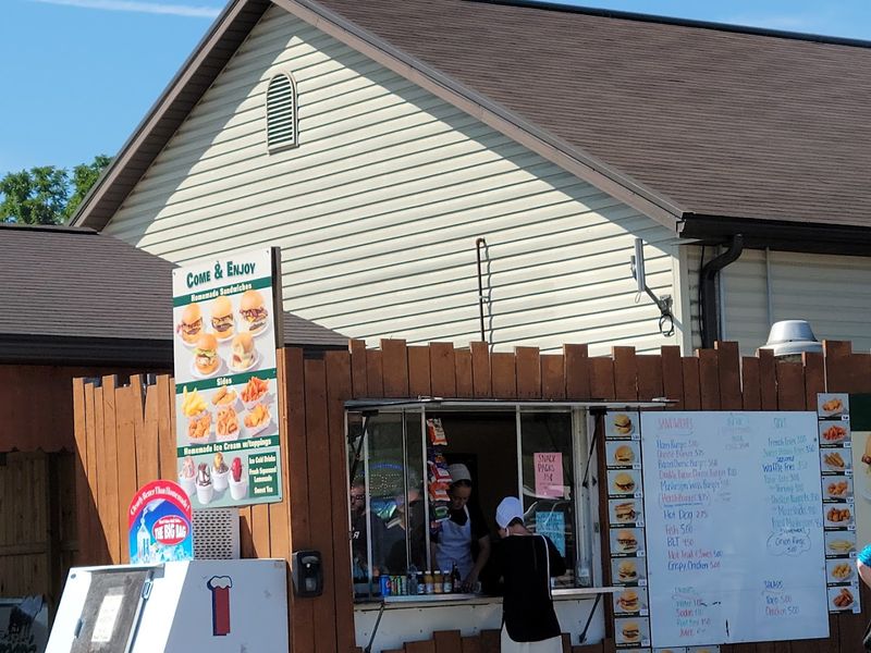The Food Trailer Serving Breakfast And Lunch On Site
