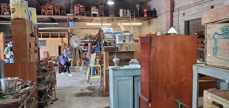 Bearly Makin' It Antiques, Marion, Kansas