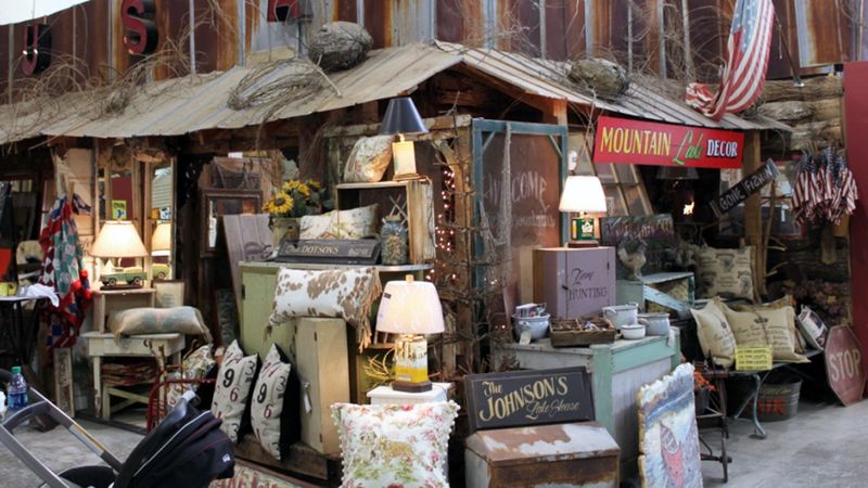 Lakewood 400 Antiques Market, Cumming