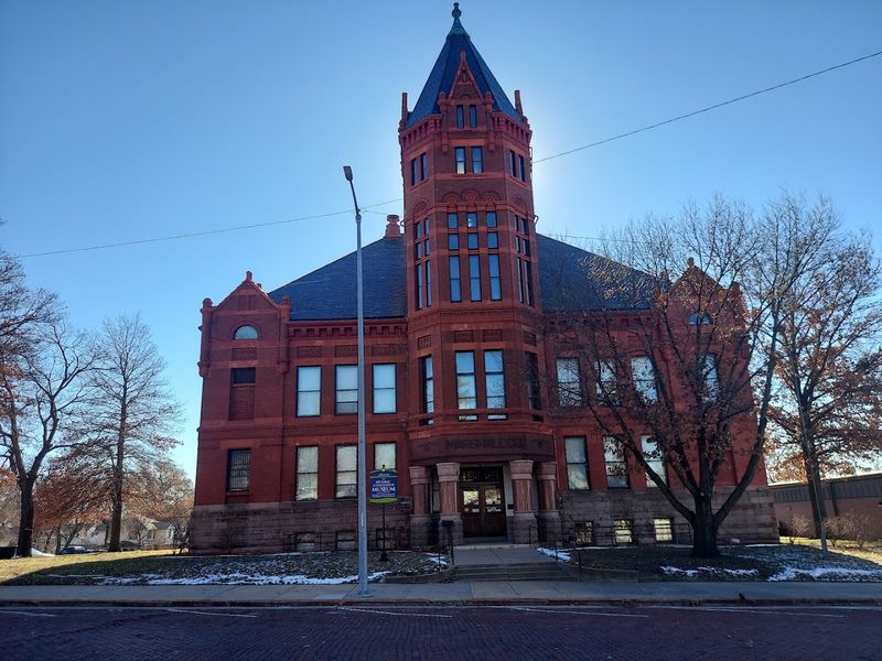 Marshall County Courthouse: A Downtown Anchor