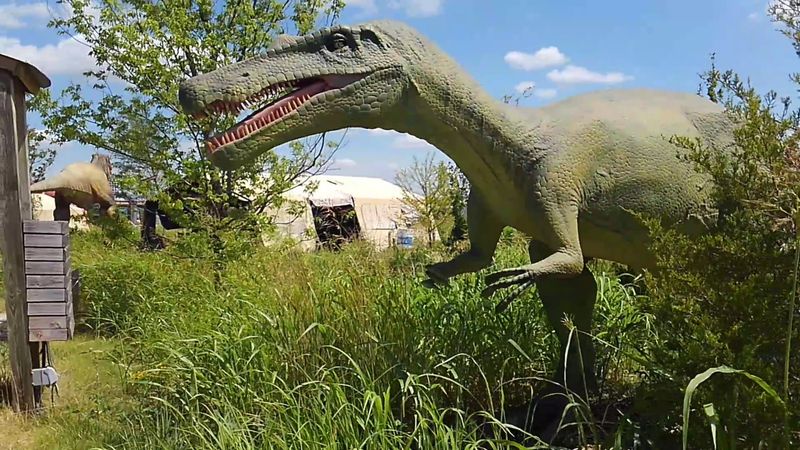 The Raptor Maze Is A Whole Mood