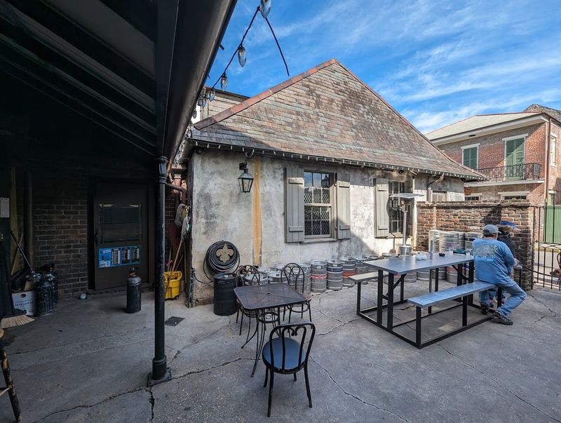 Use The Courtyard To Escape The Crush