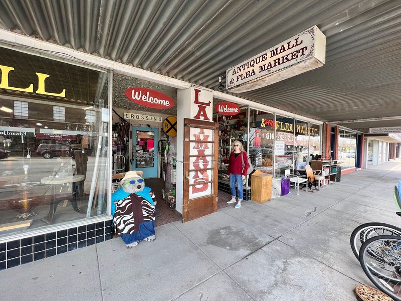 Layman's Antique Mall And Flea Market, Newton