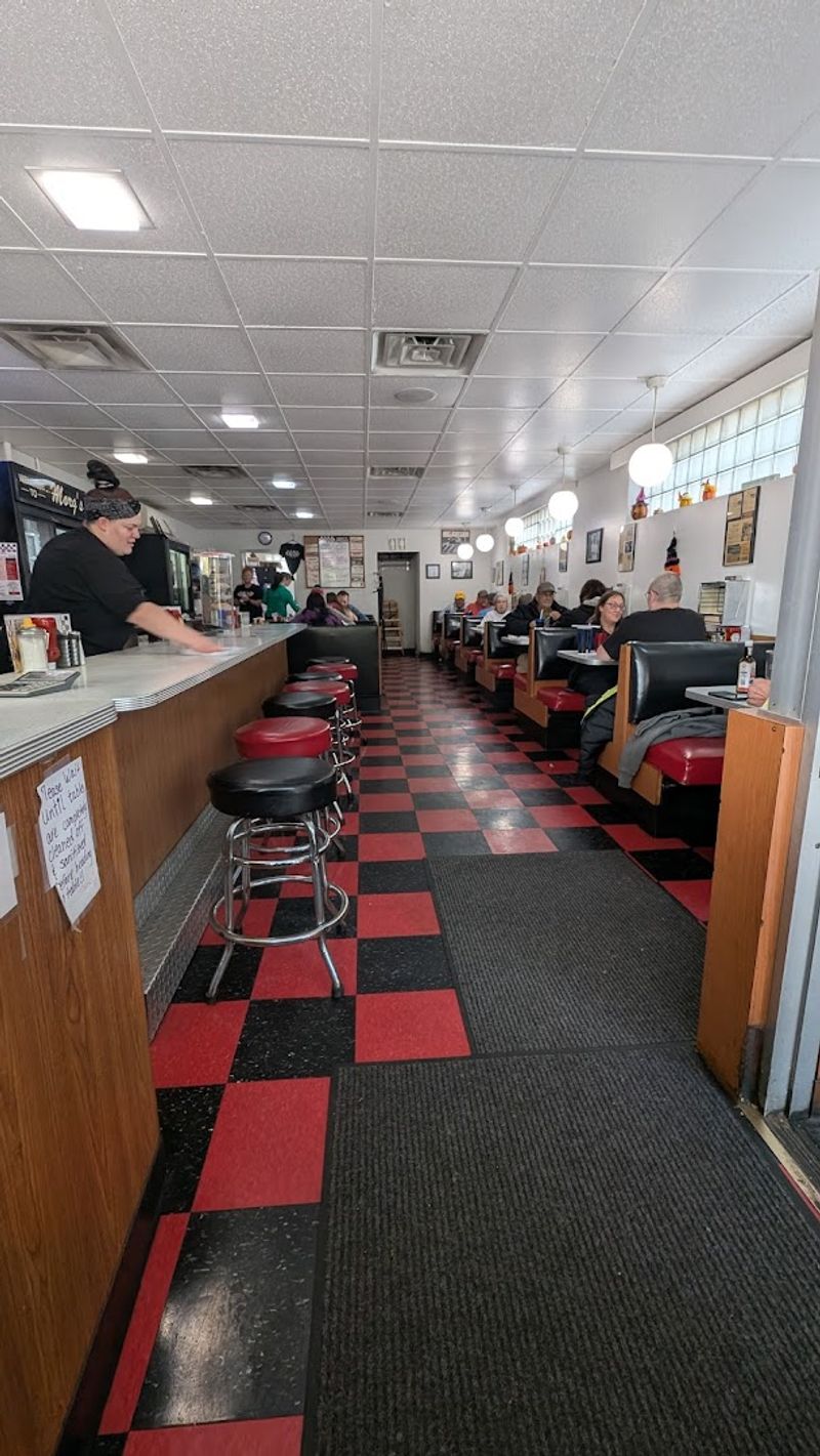 The Classic Diner Atmosphere That Feels Genuinely Timeless