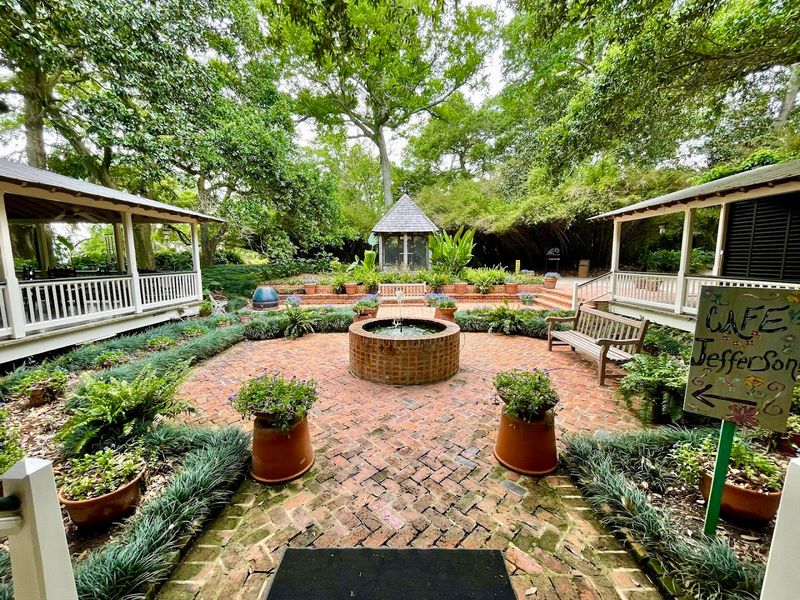 Café Jefferson, Food And Practical Eating Tips