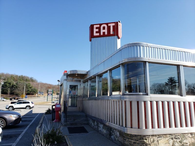 What Makes Zip's A True Connecticut Diner Landmark
