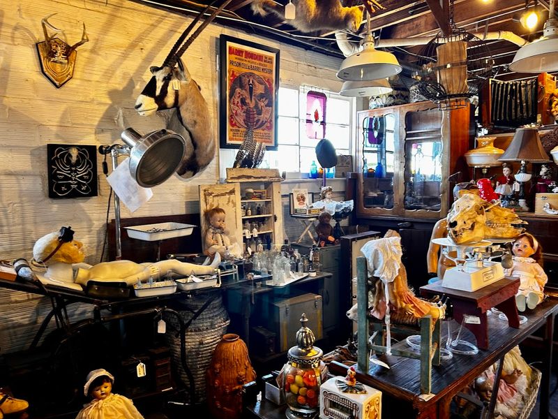 Stories Behind Objects, Provenance Matters