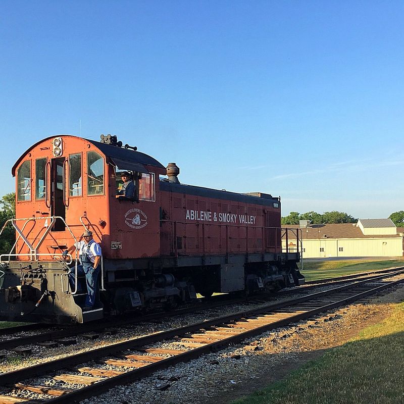 Why This Kansas Train Ride Stands Out As A Day Trip