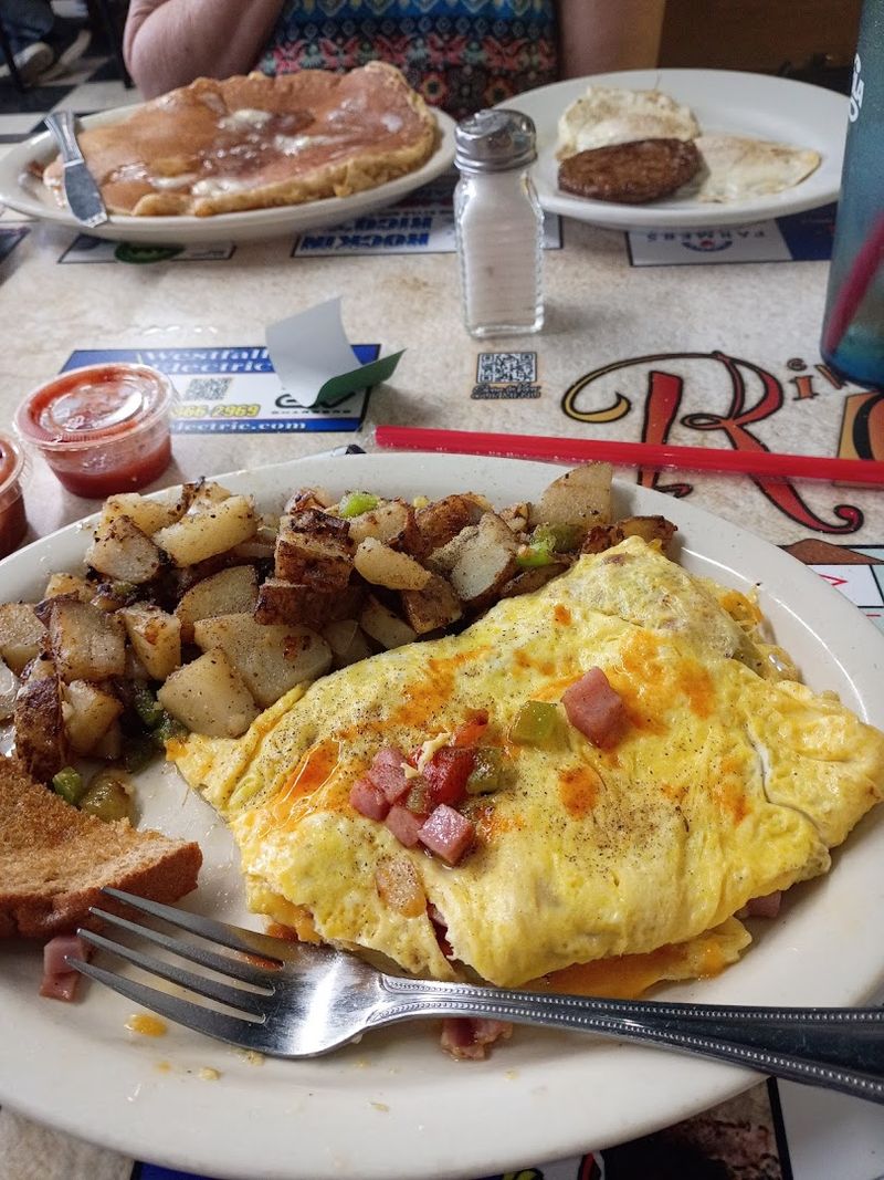 The Junkyard Omelet Is A Whole Personality