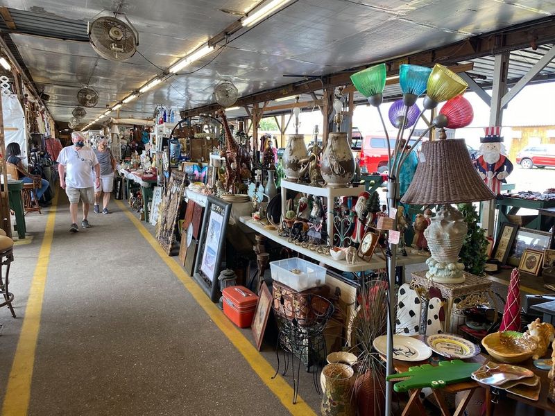 900 Vendors, Zero Boredom