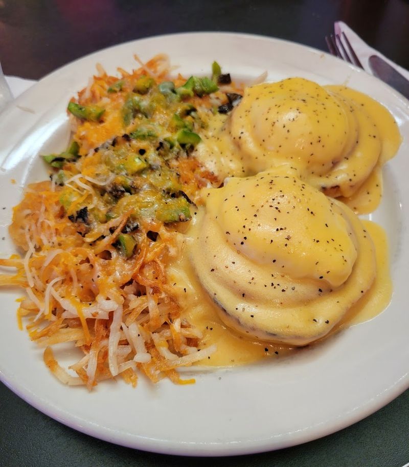 Why This Des Moines Diner Fits the Old-School Iowa Standard