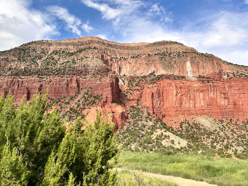 A Quiet Drive With Wild Mountain Energy