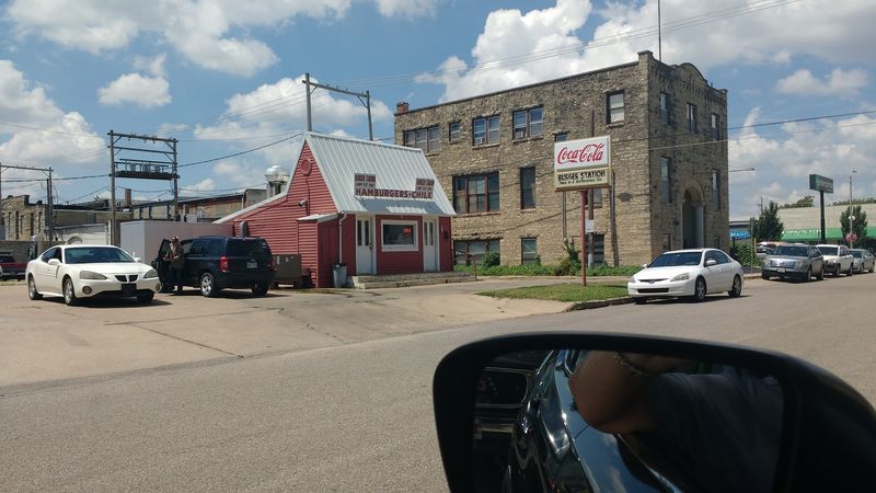 Burger Station, Winfield